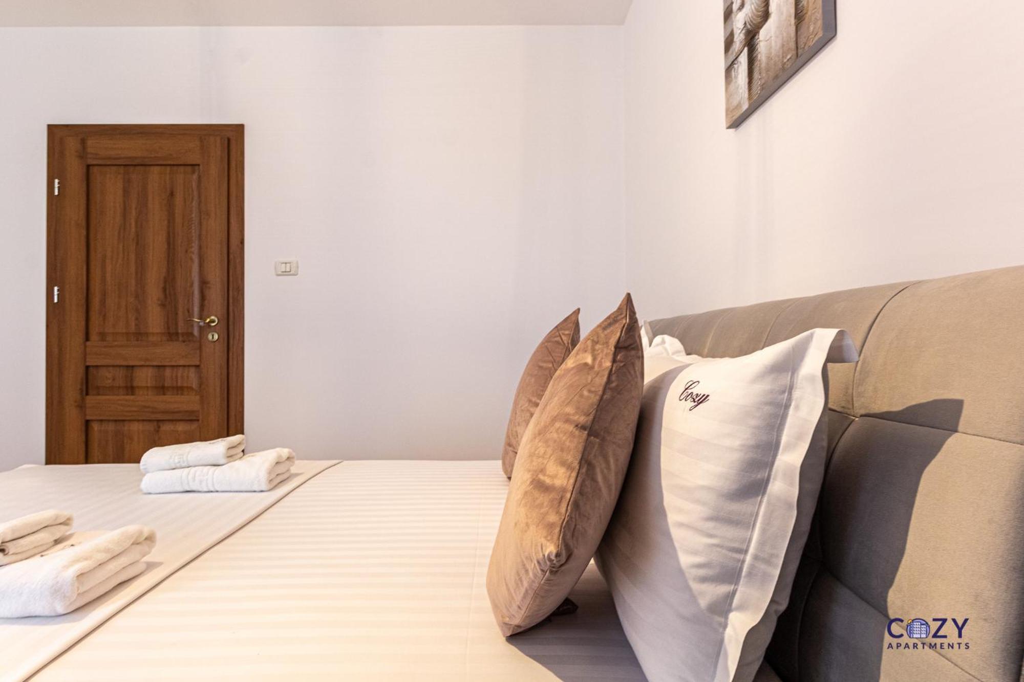 Cozy Brand New Boutique Aparthotel Braşov Buitenkant foto